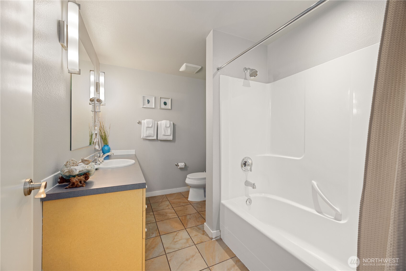 2220 W Woodin Avenue 106 Property Photo 16