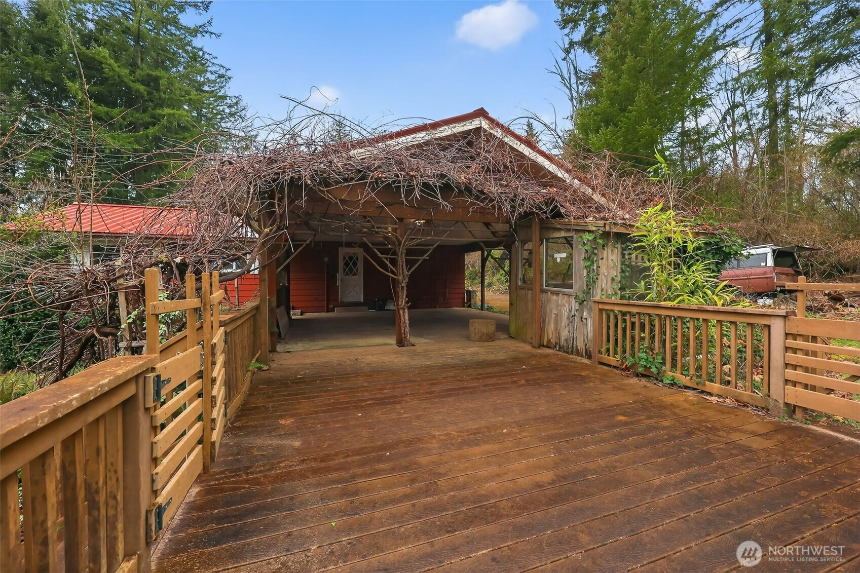 716 Garden Hill Rd Property Photo 3