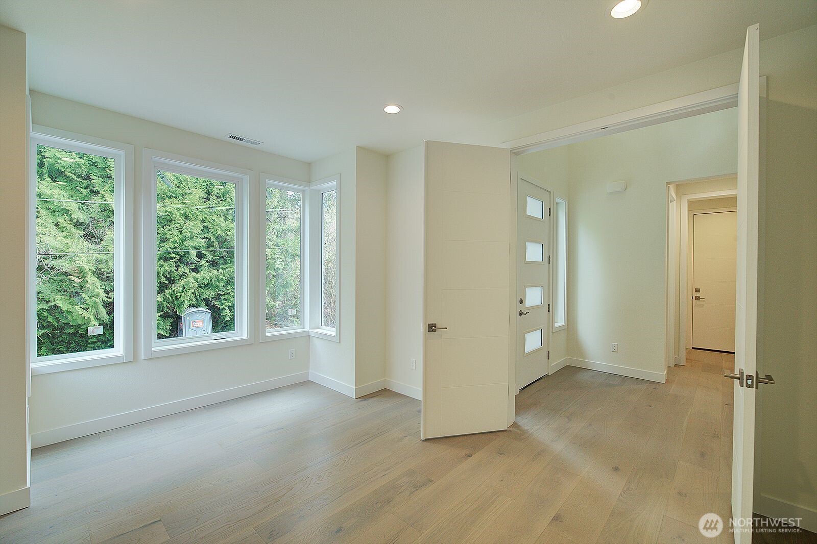 865 Front Street Property Photo 6