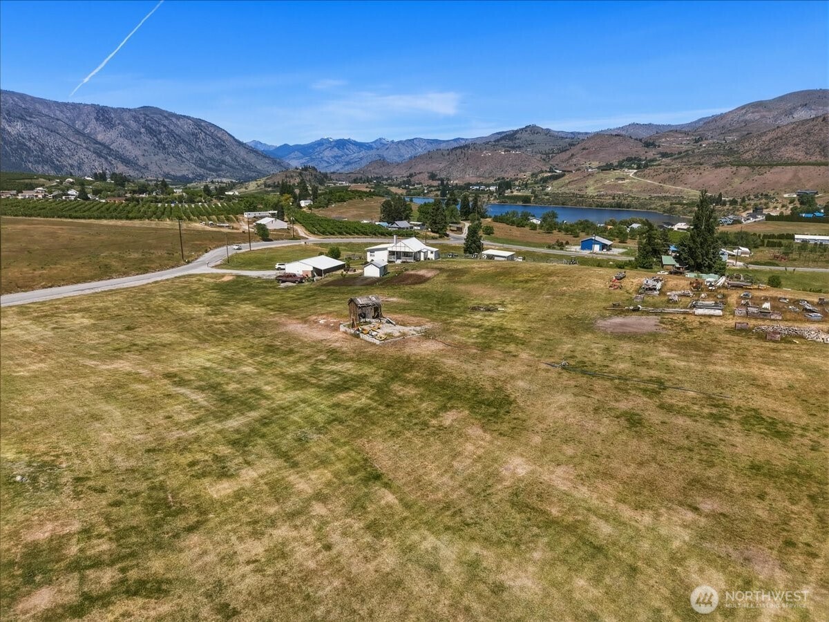 1594 Green Avenue Property Photo 3