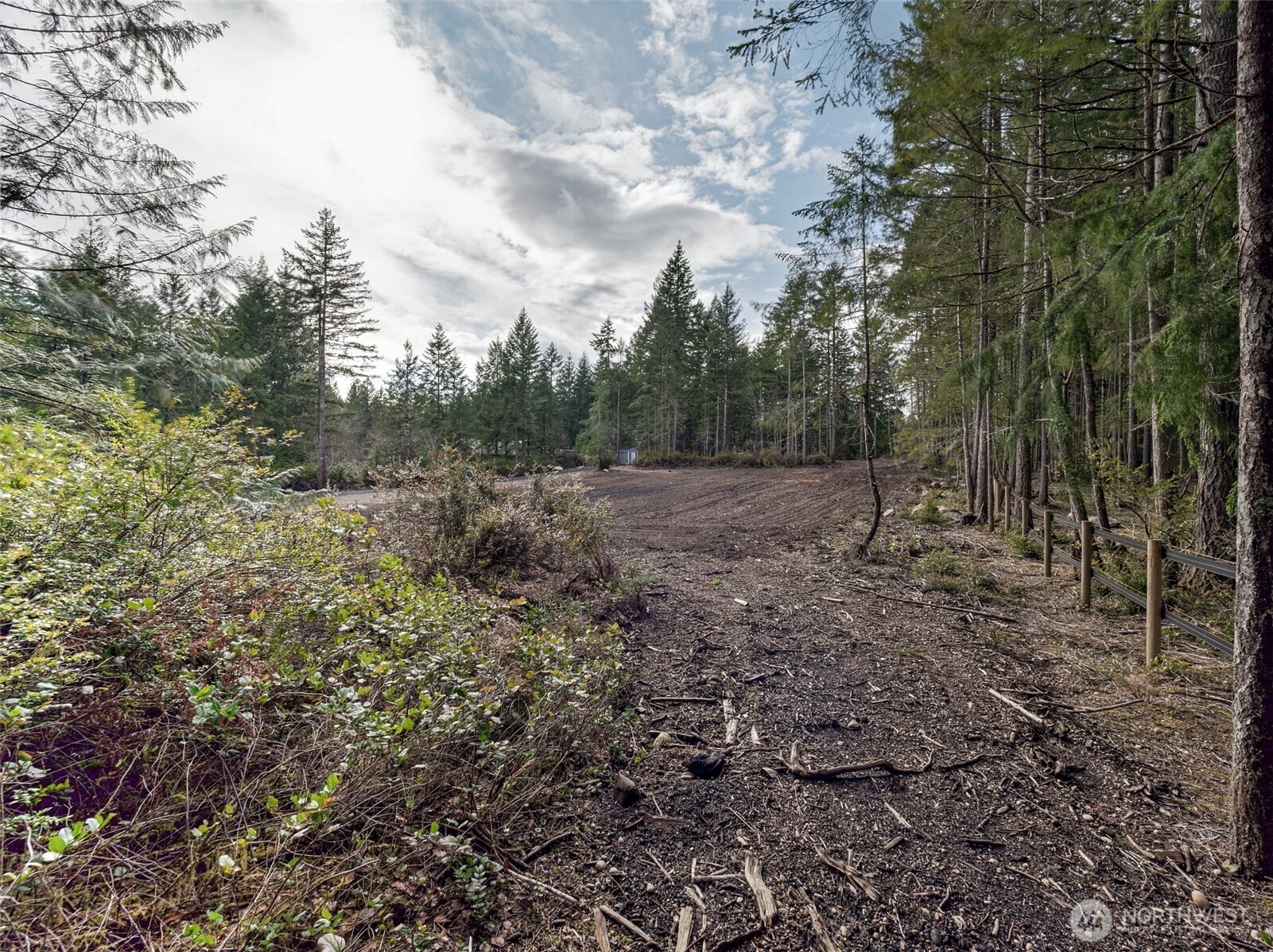 621 E Strong Road Property Photo 11