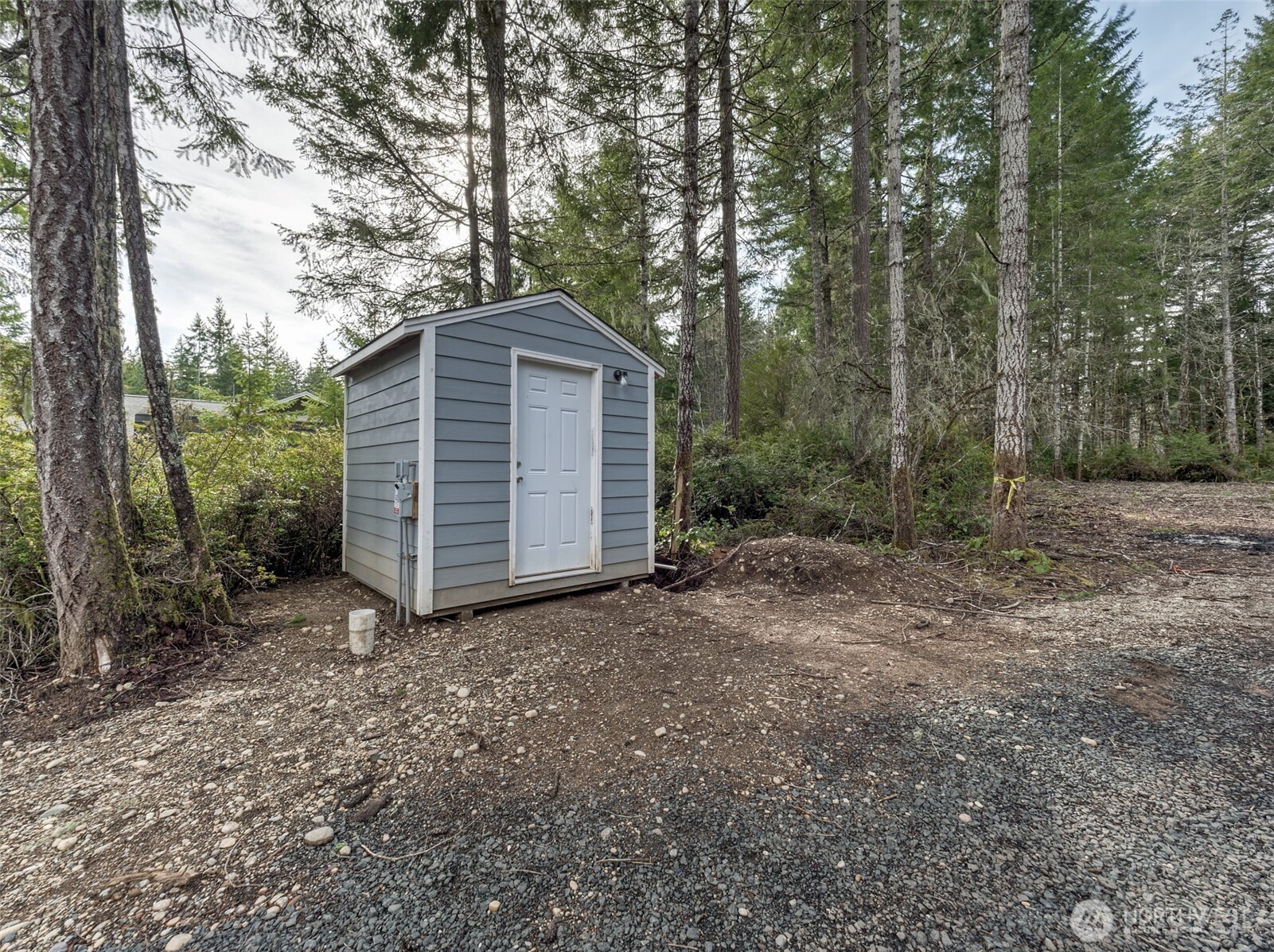 621 E Strong Road Property Photo 17