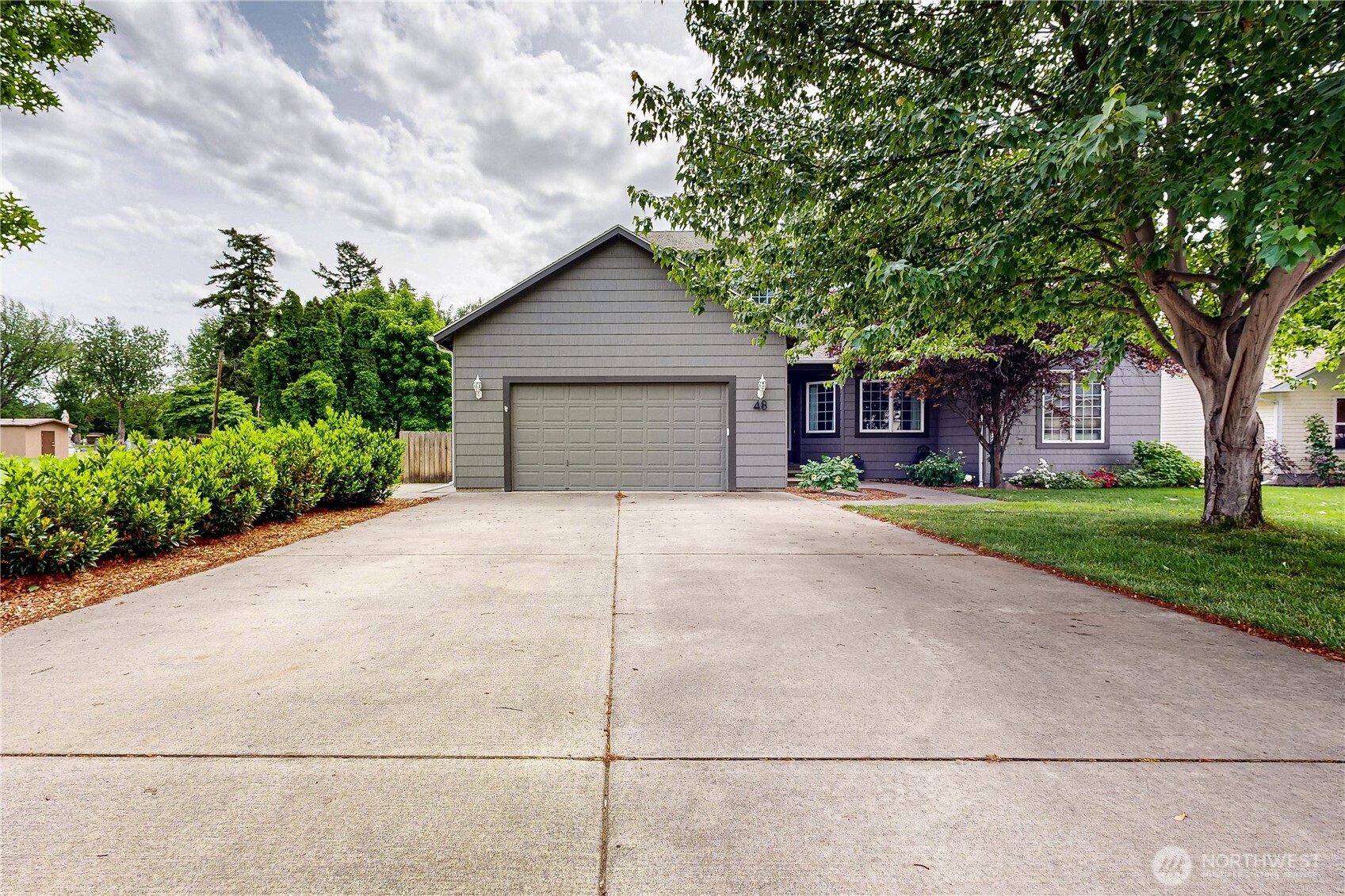 48 Parkwood Circle Property Photo 1