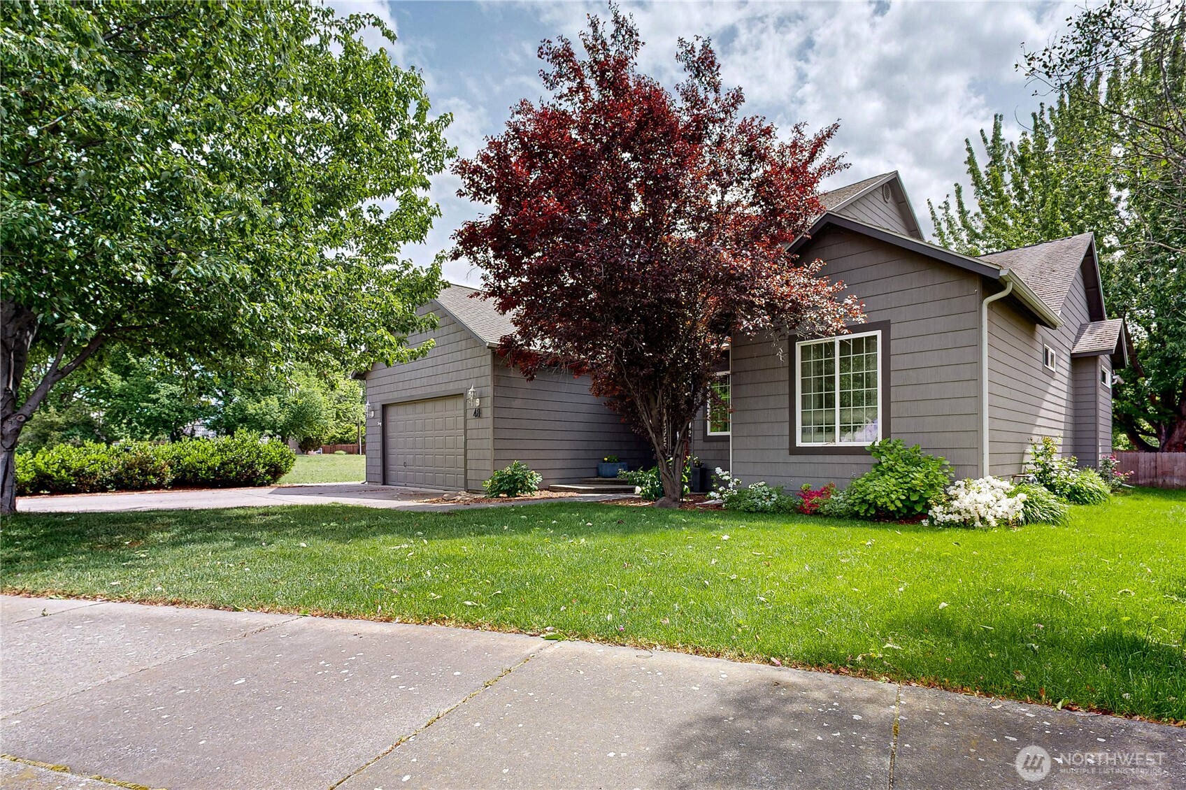 48 Parkwood Circle Property Photo 3