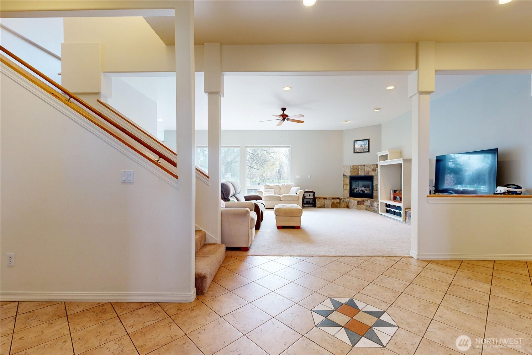 48 Parkwood Circle Property Photo 4