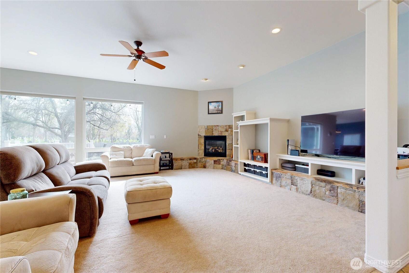 48 Parkwood Circle Property Photo 6