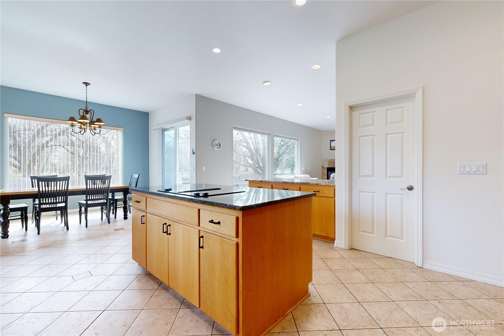 48 Parkwood Circle Property Photo 17