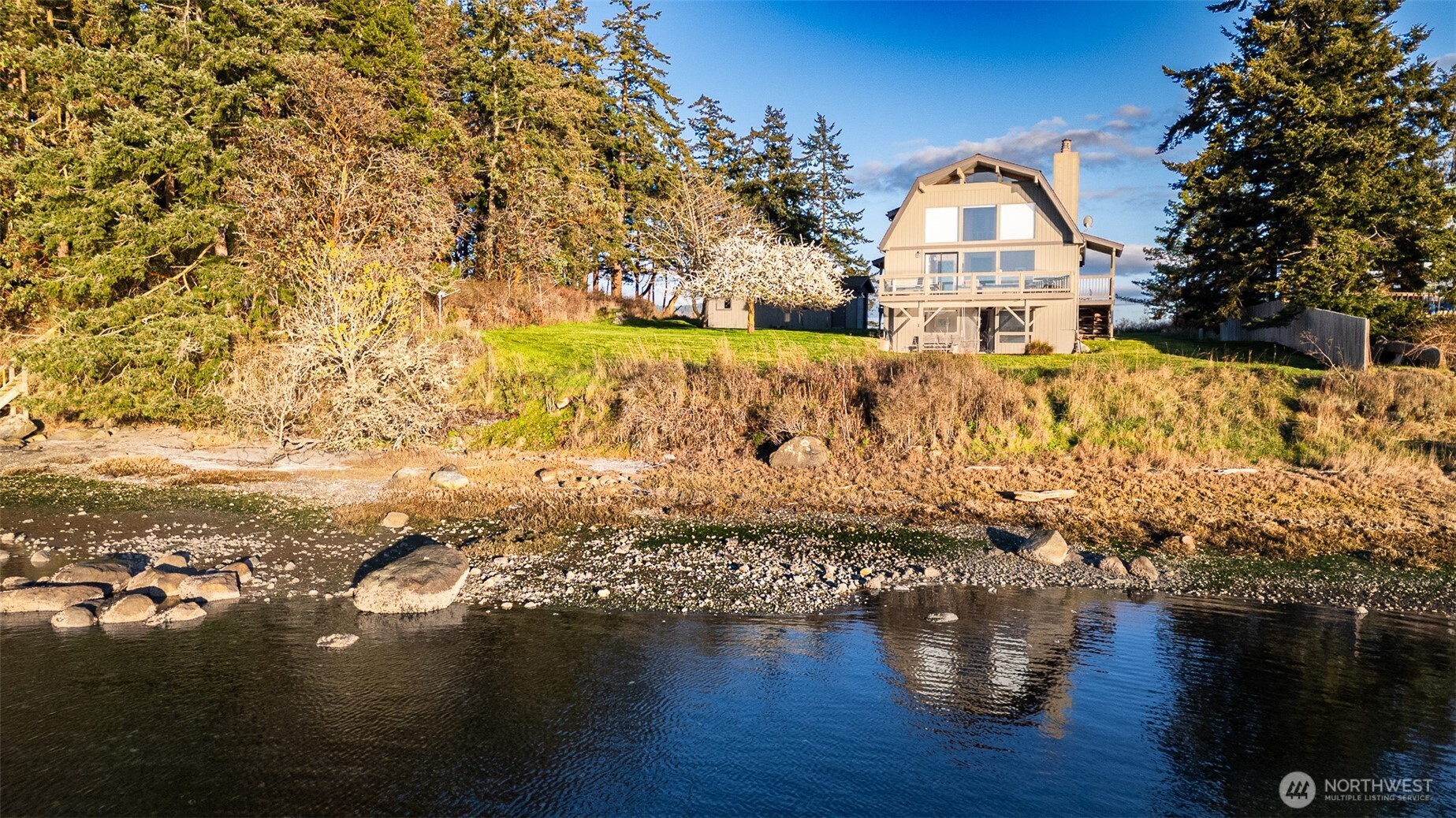 239 Shoreland Drive Property Photo 1