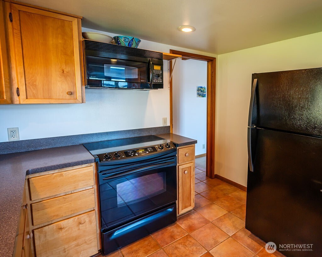 239 Shoreland Drive Property Photo 10