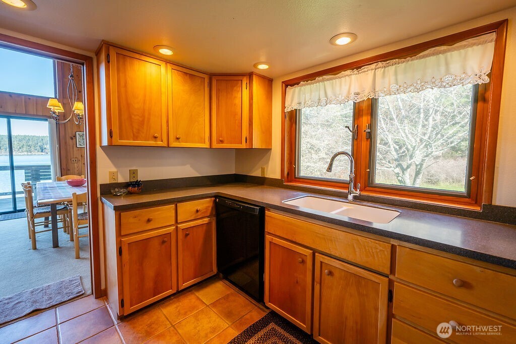 239 Shoreland Drive Property Photo 11