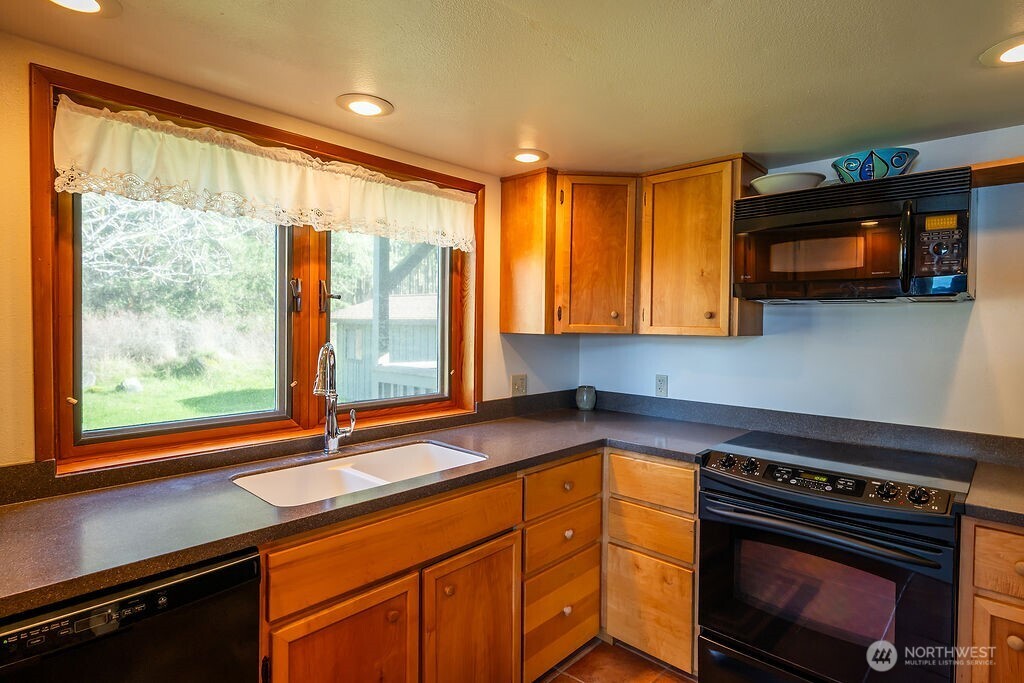 239 Shoreland Drive Property Photo 12
