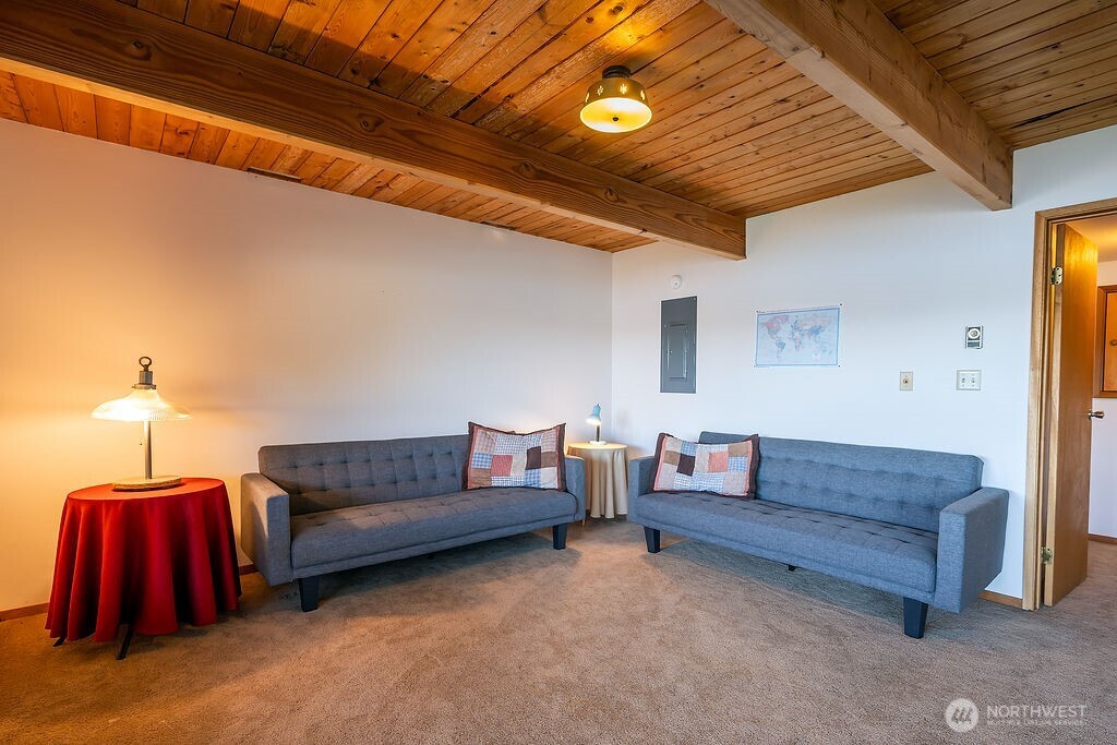 239 Shoreland Drive Property Photo 20