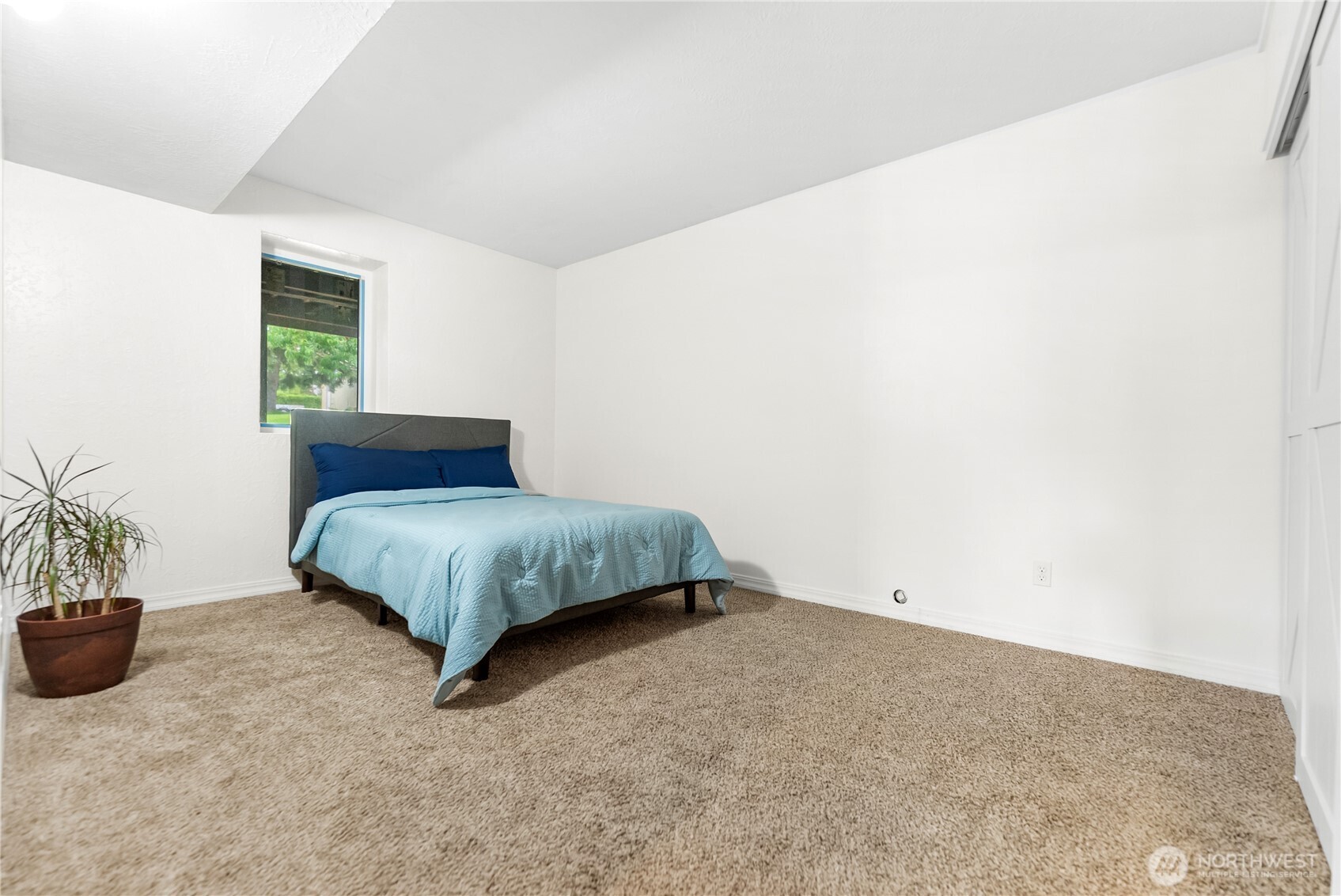 65 Eastlake Road B Property Photo 34