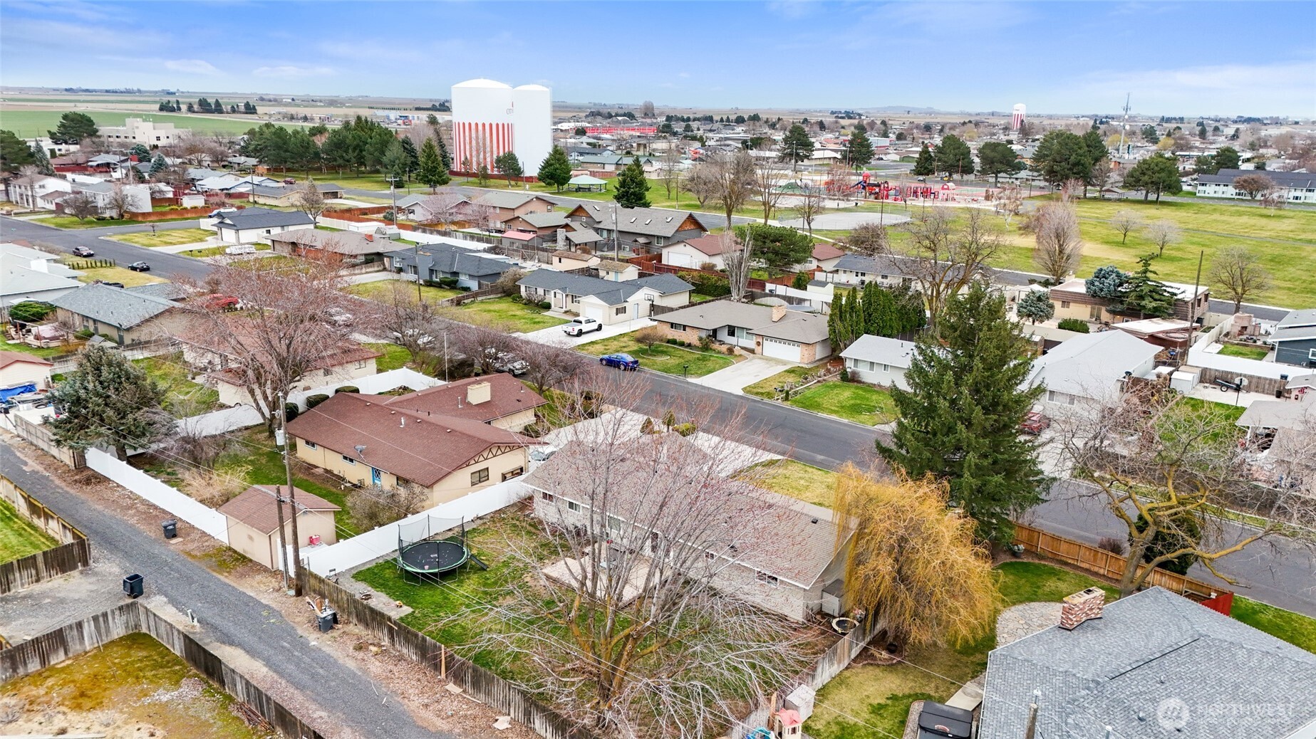 915 E Elsinore Street Property Photo 4