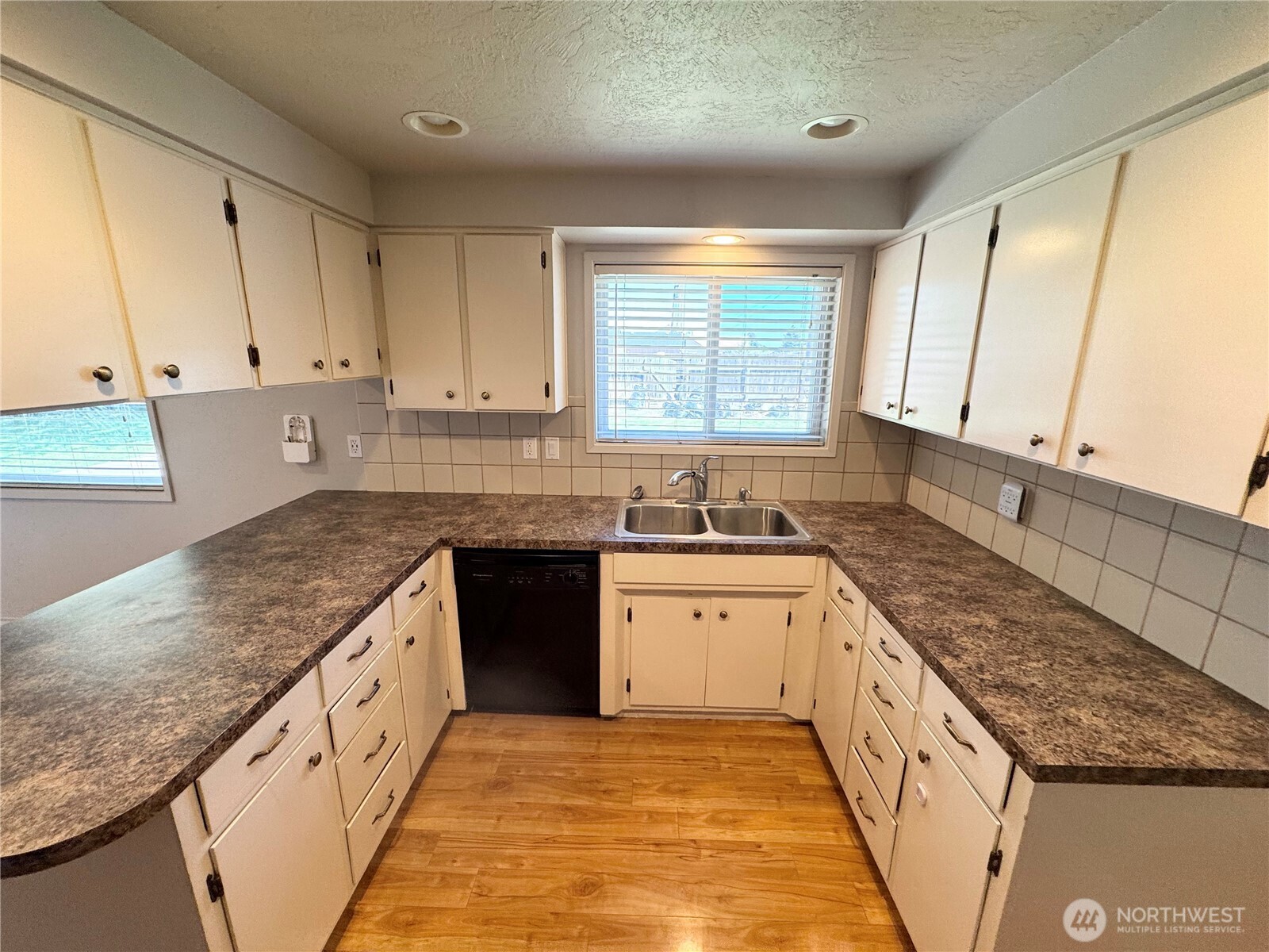 915 E Elsinore Street Property Photo 10