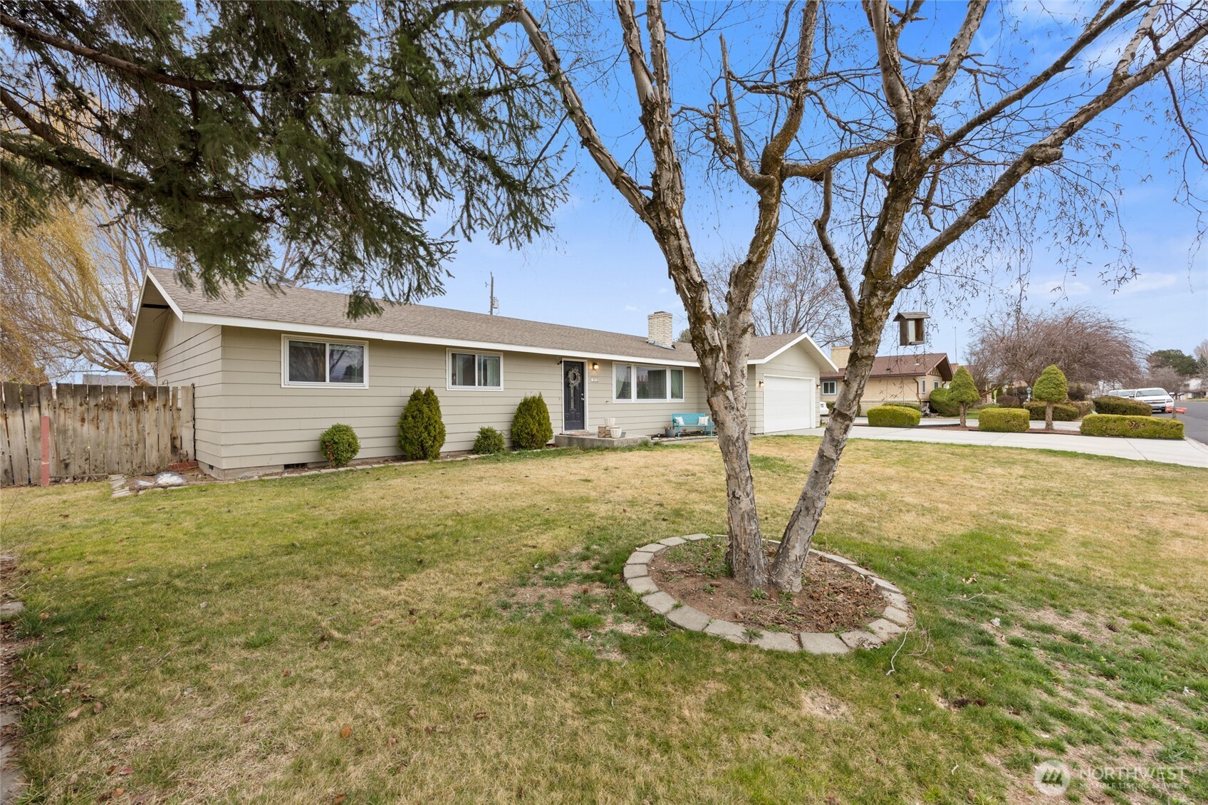 915 E Elsinore Street Property Photo 23