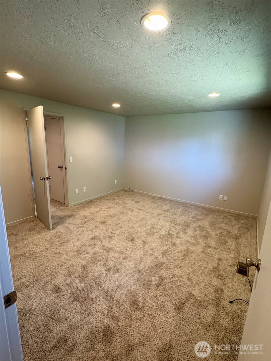 915 E Elsinore Street Property Photo 31