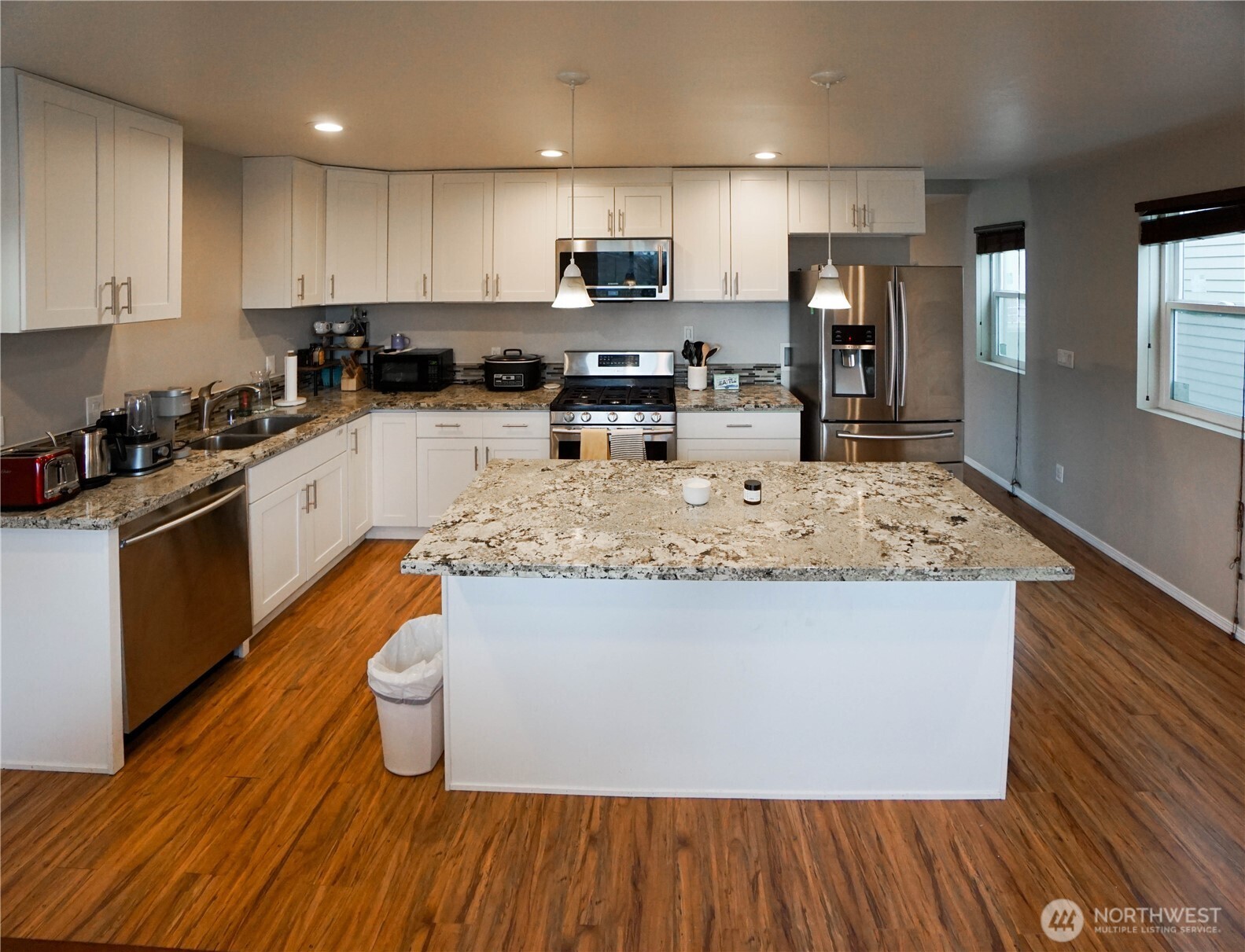 14948 6th Avenue Property Photo 4