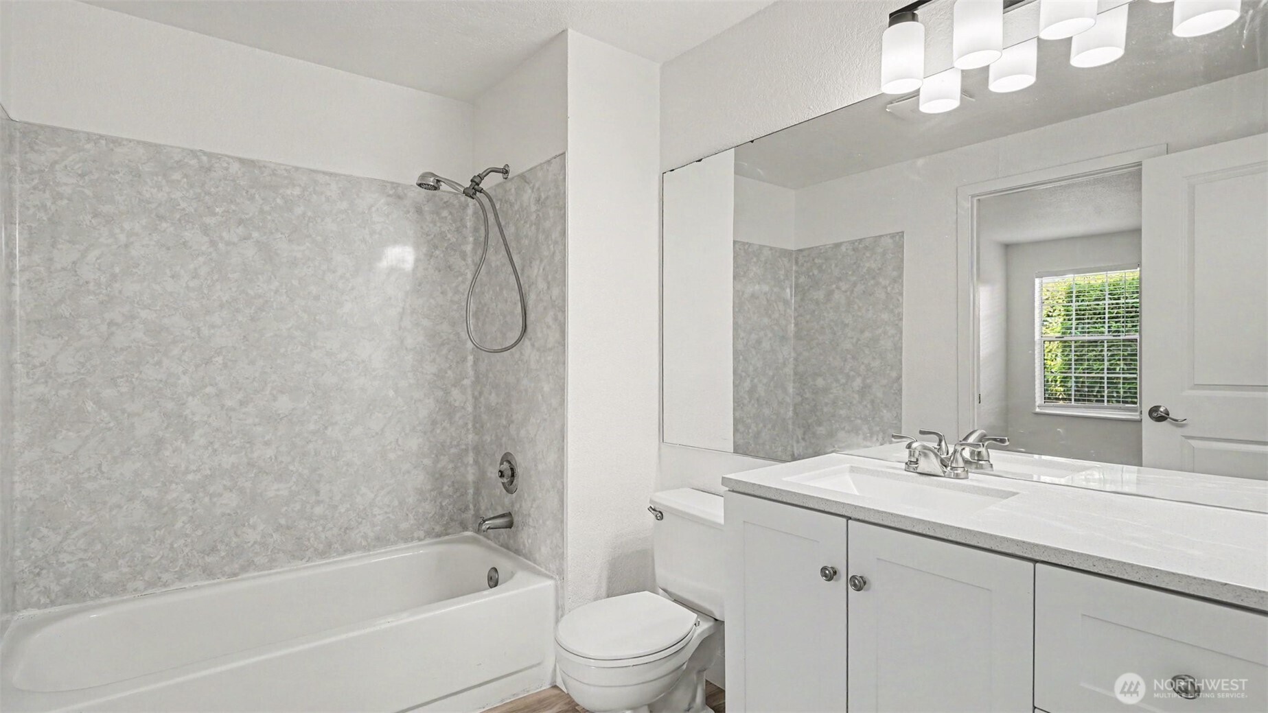 16419 Spruce Way D1 Property Photo 15