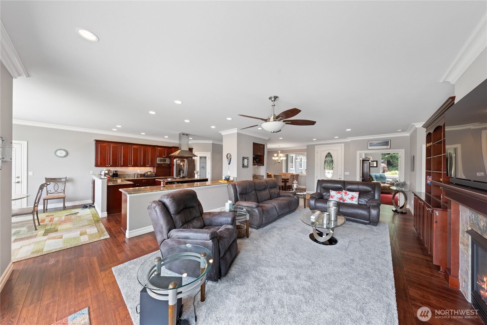 880 Shoshone Drive Property Photo 9