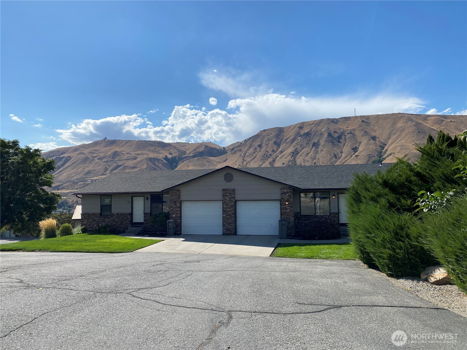 982 Highline Drive Property Photo 1