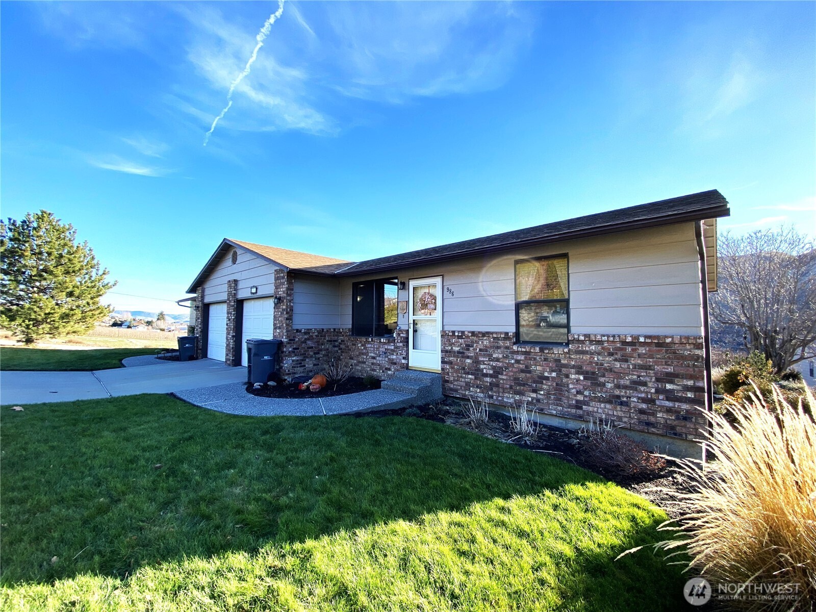 986 Highline Drive Property Photo 1