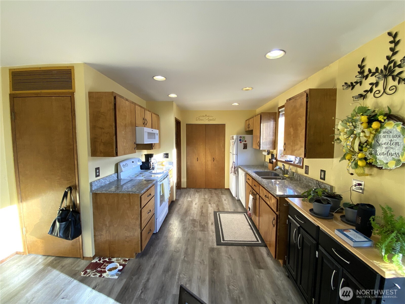 986 Highline Drive Property Photo 17