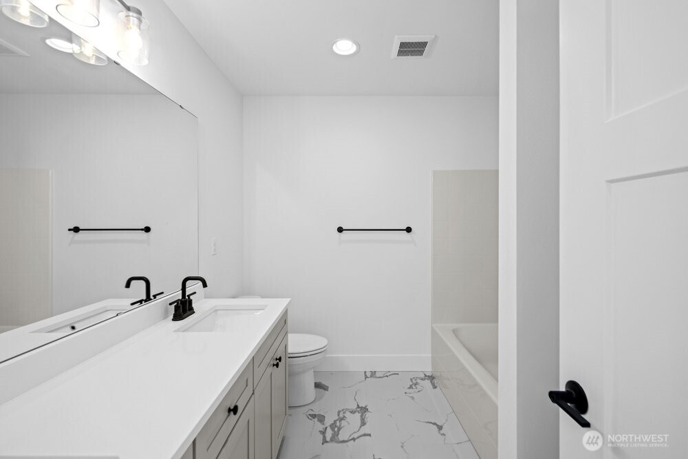 16 160th Place Property Photo 23
