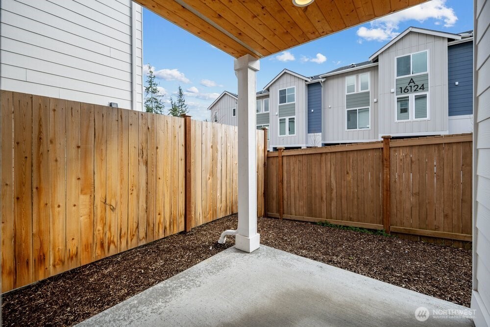 16 160th Place Property Photo 31