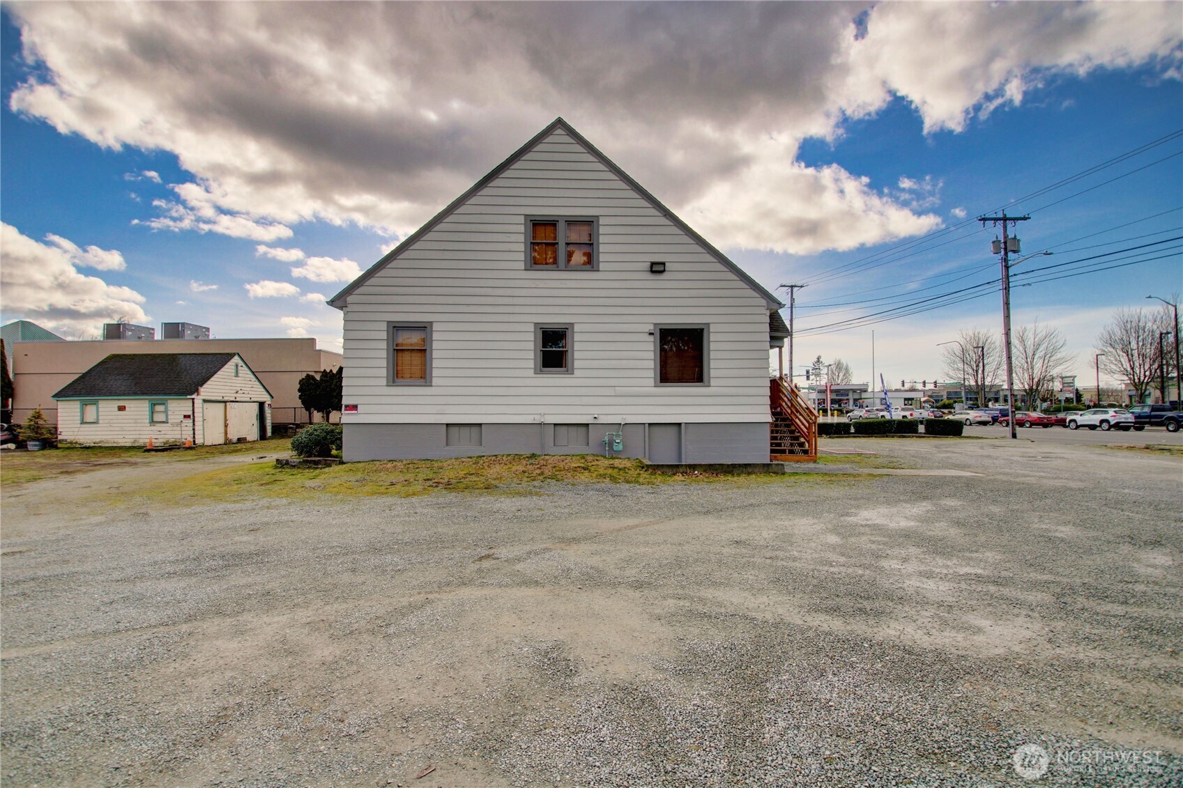 1760 S Burlington Boulevard Property Photo 4