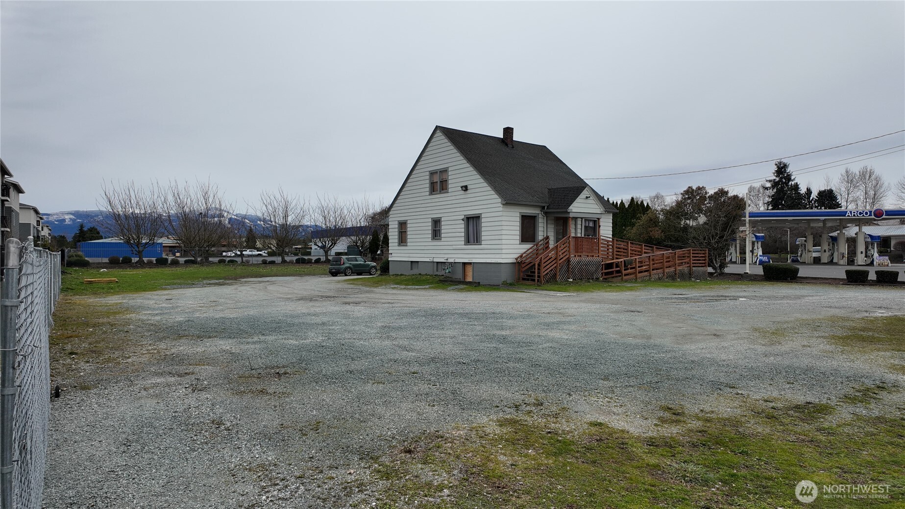 1760 S Burlington Boulevard Property Photo 5