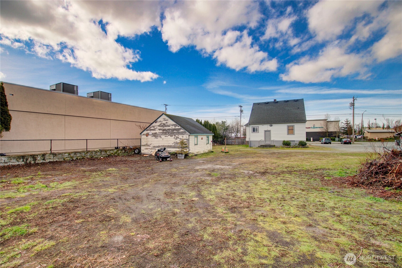 1760 S Burlington Boulevard Property Photo 6