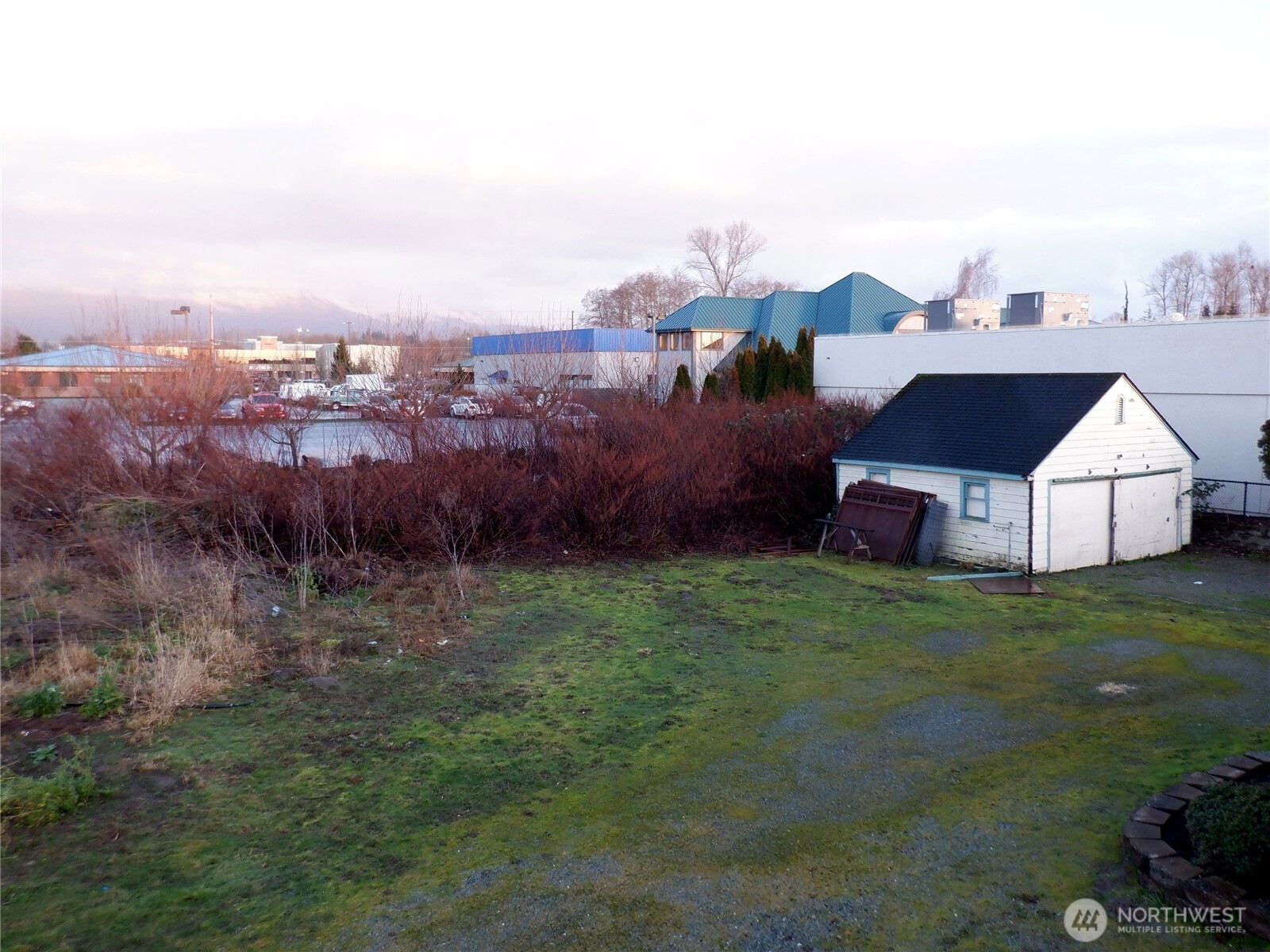1760 S Burlington Boulevard Property Photo 7