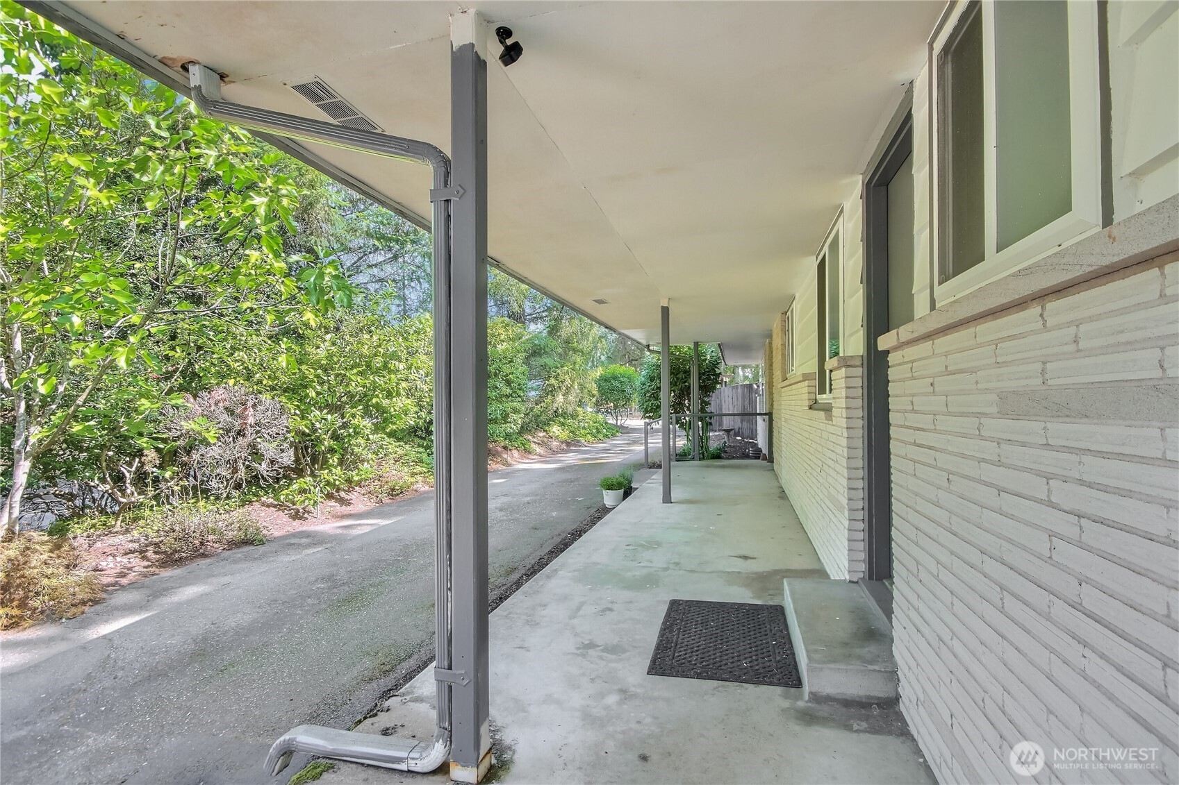 6902 Mount Tacoma Drive Property Photo 8