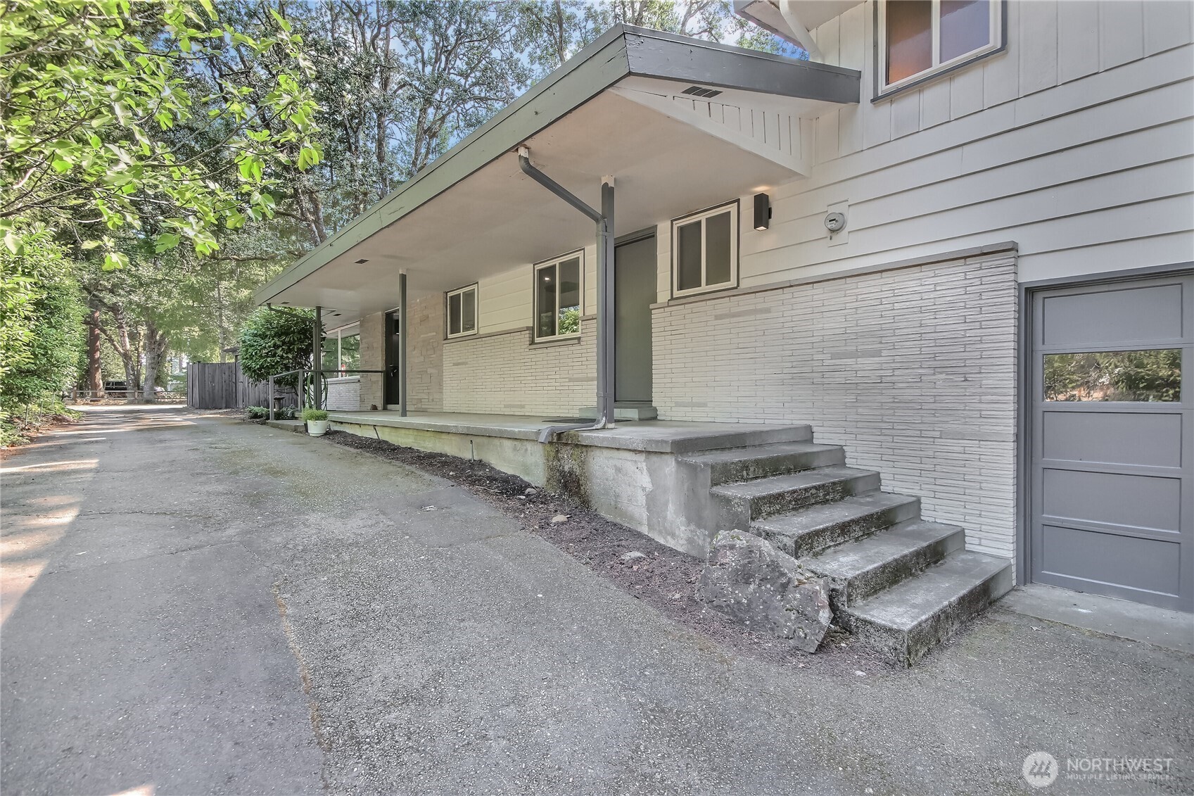 6902 Mount Tacoma Drive Property Photo 9