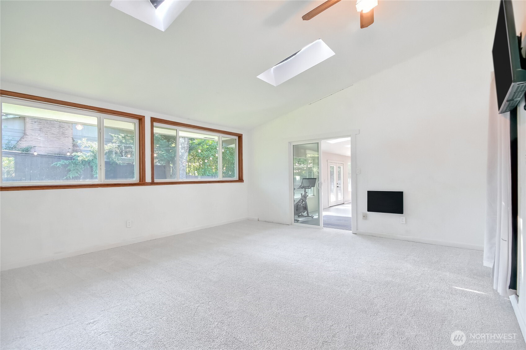 6902 Mount Tacoma Drive Property Photo 14