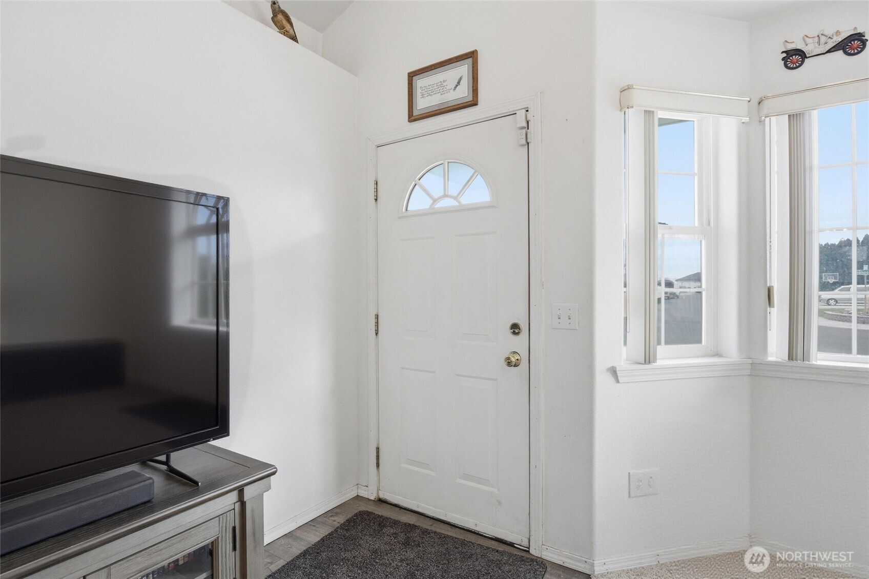 112 W Belmont Avenue Property Photo 5
