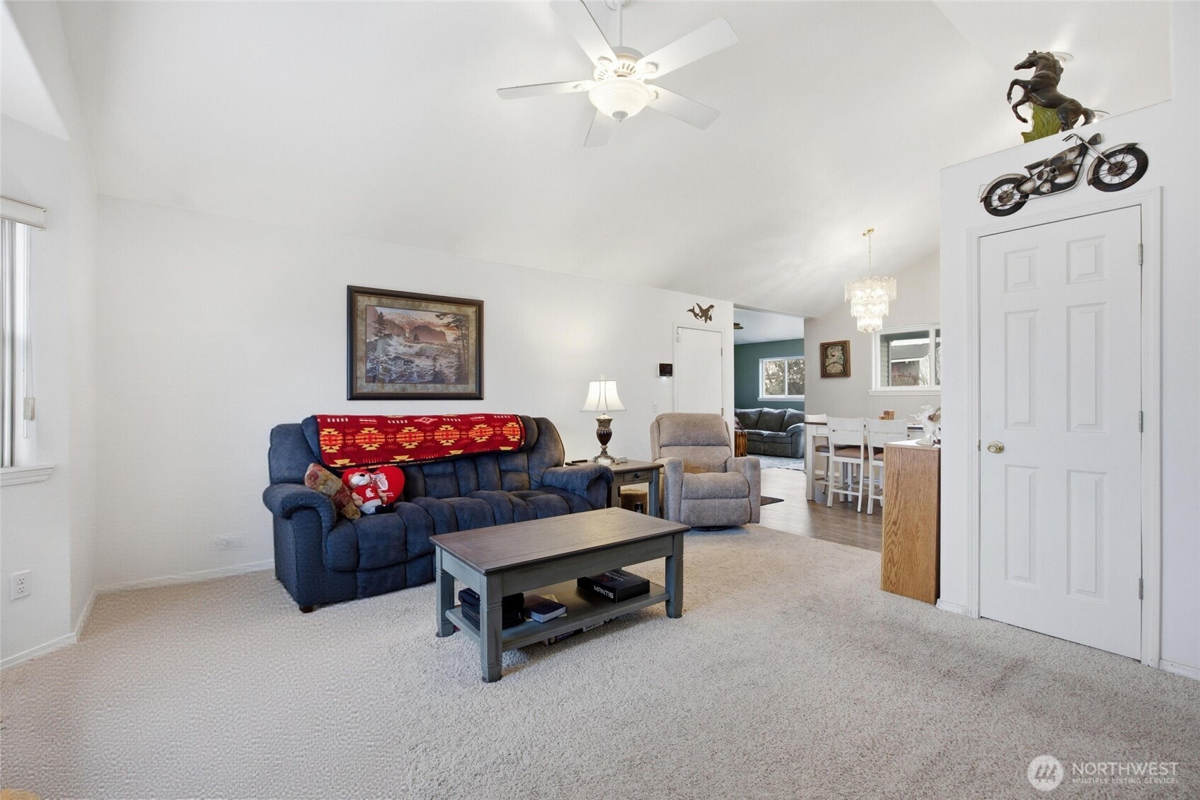 112 W Belmont Avenue Property Photo 6