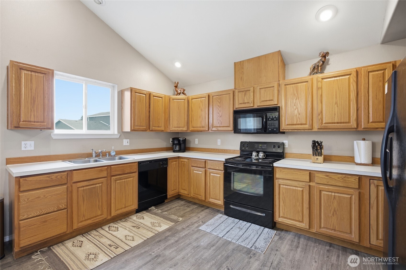 112 W Belmont Avenue Property Photo 11