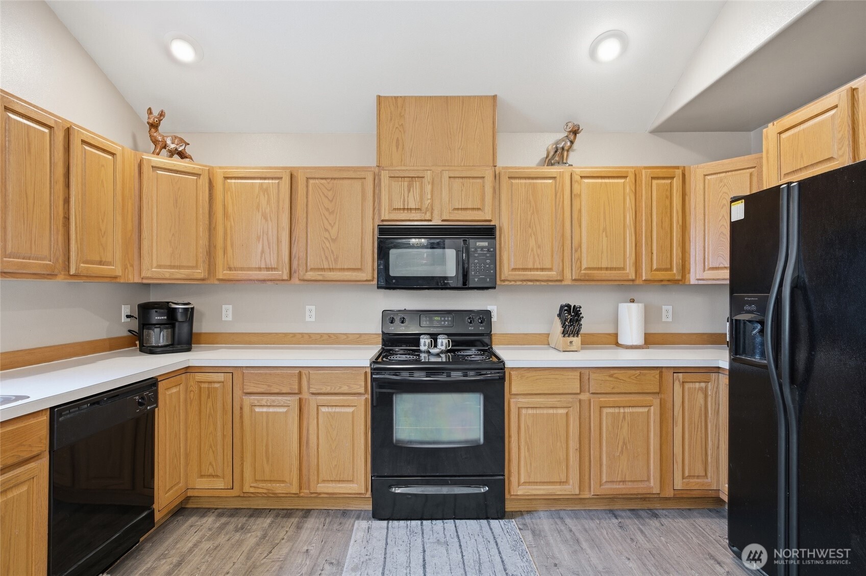 112 W Belmont Avenue Property Photo 13