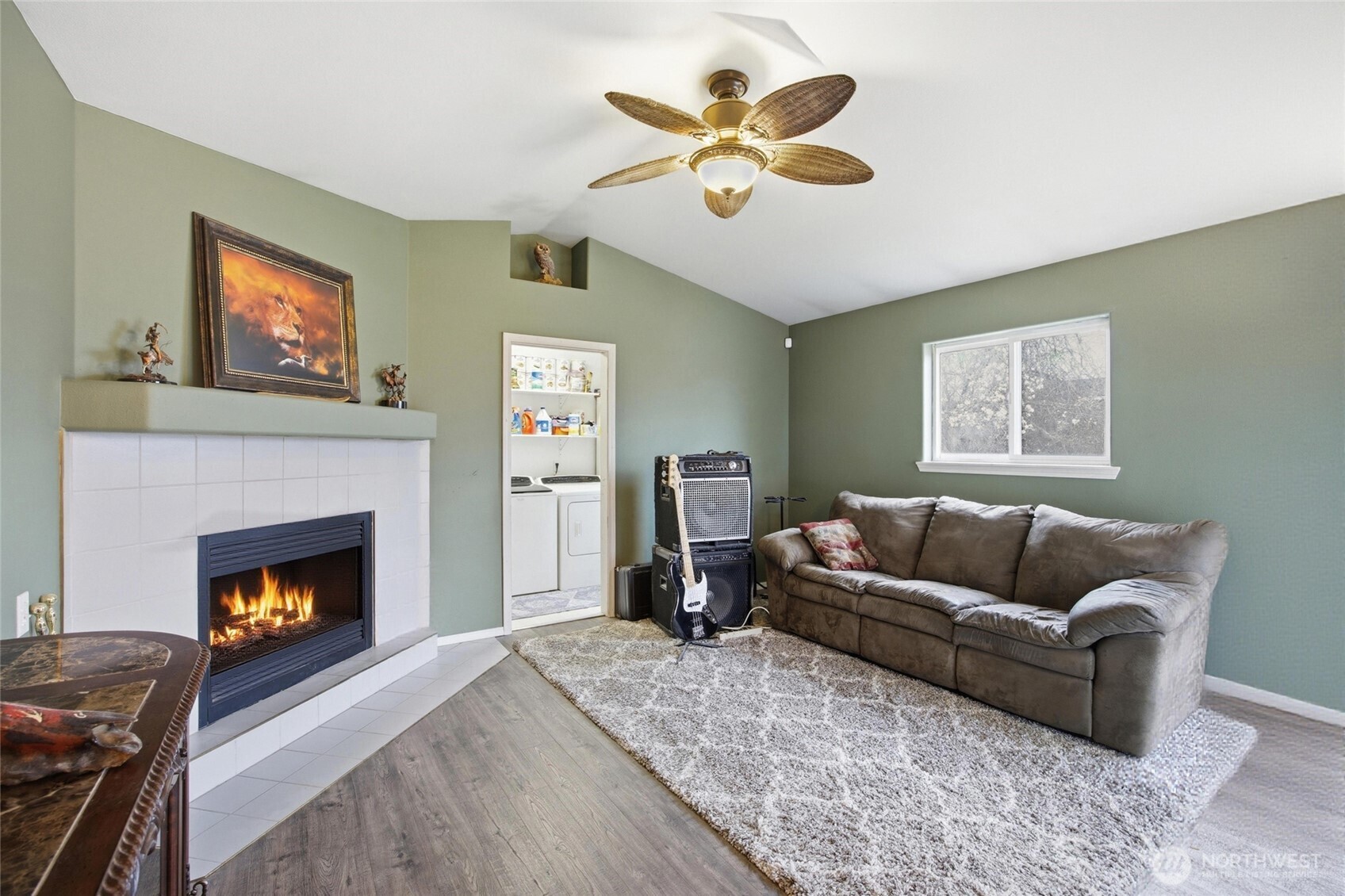 112 W Belmont Avenue Property Photo 15