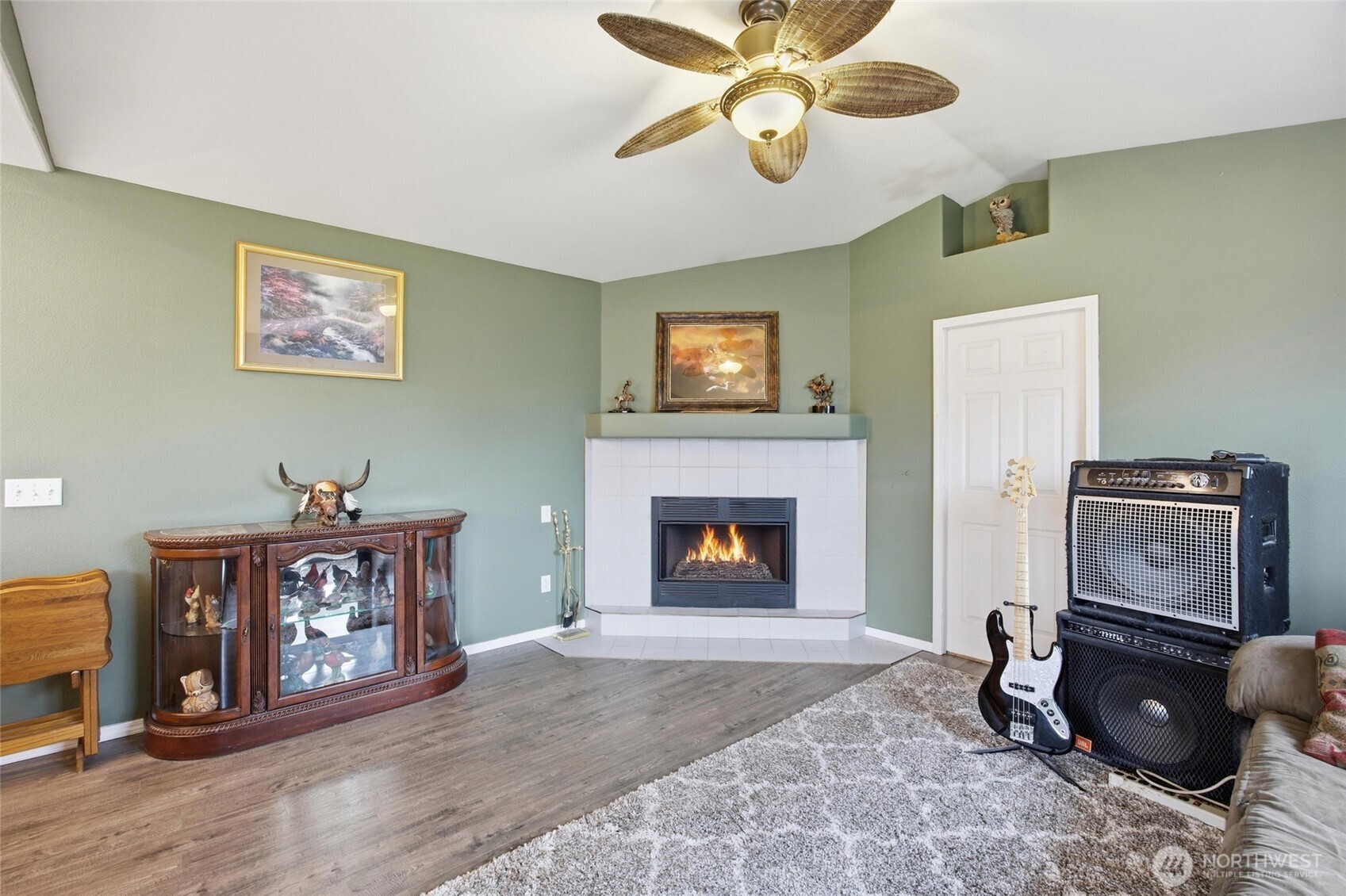 112 W Belmont Avenue Property Photo 16