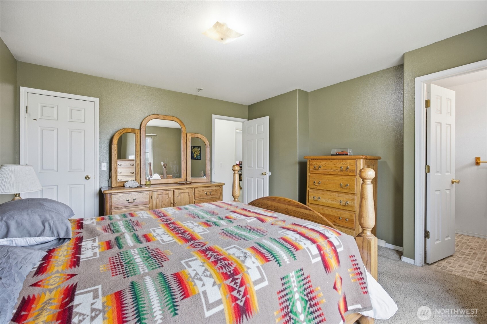 112 W Belmont Avenue Property Photo 20