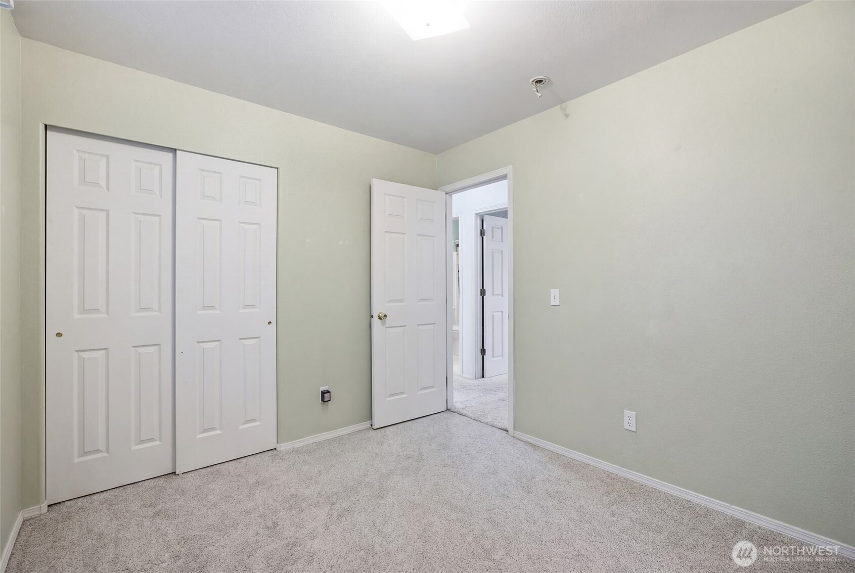 112 W Belmont Avenue Property Photo 25