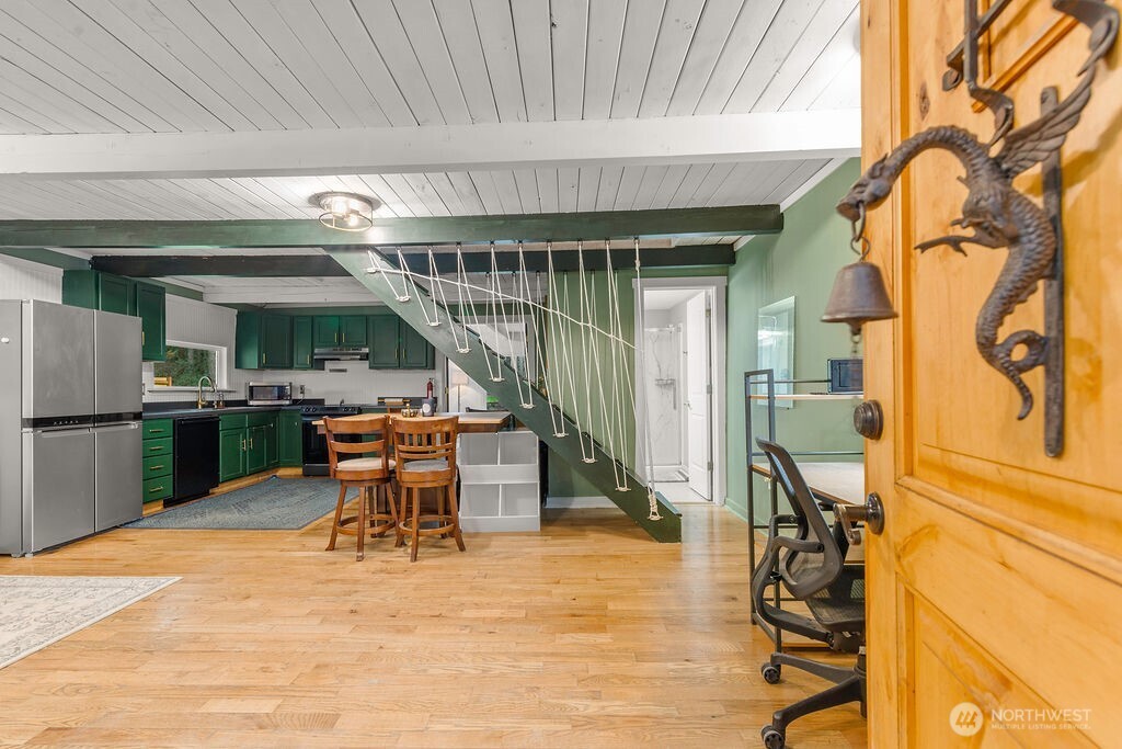 13816 Easy Street Property Photo 5