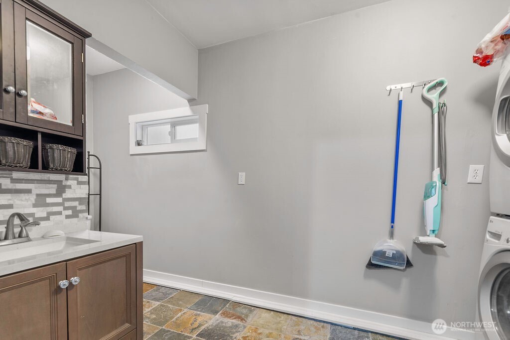 13816 Easy Street Property Photo 12
