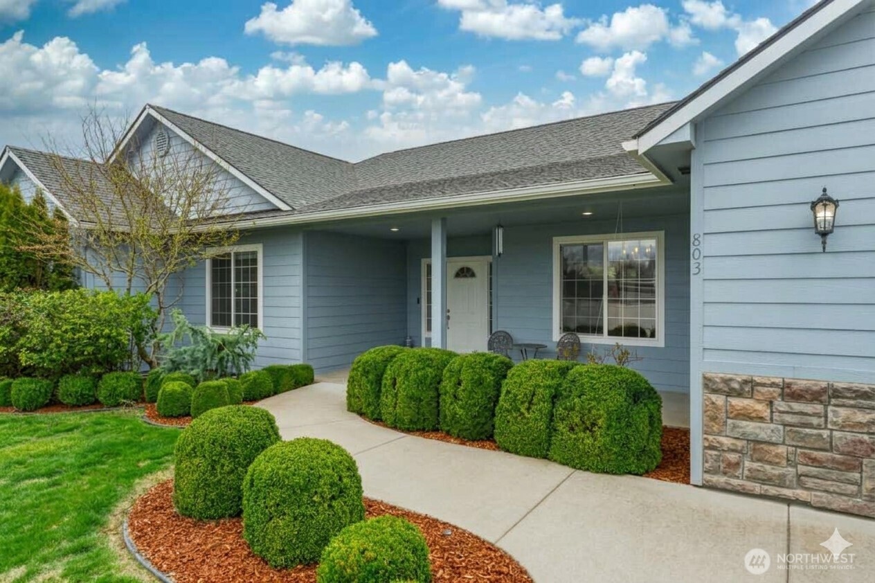 803 Se Vintage Way Property Photo 1