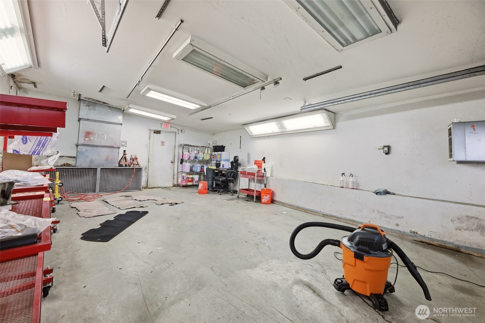 13036 Lake City Way Property Photo 14