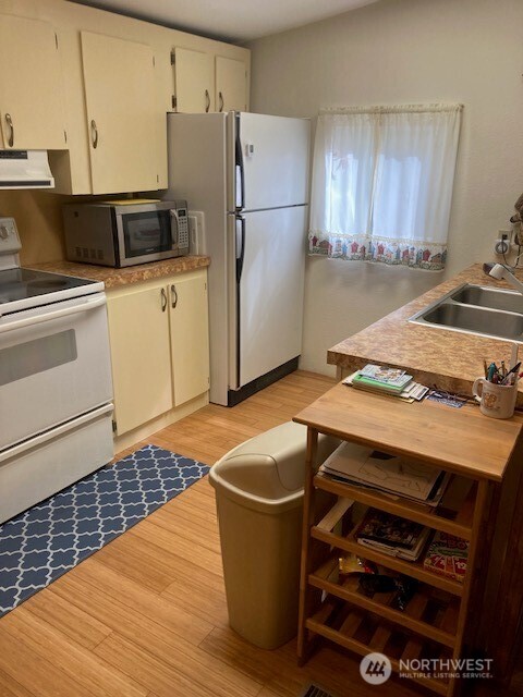 531 N Mountain View Drive Property Photo 6