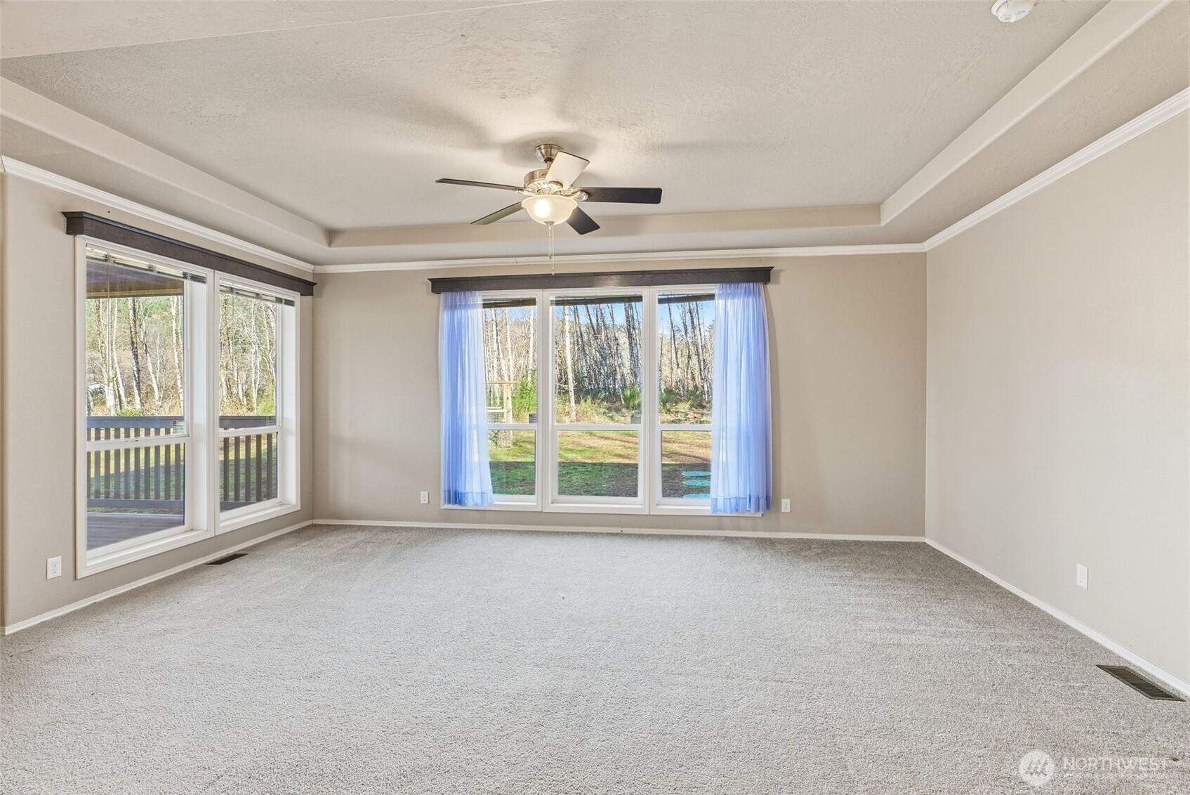 142 Wild Daisy Drive Property Photo 4